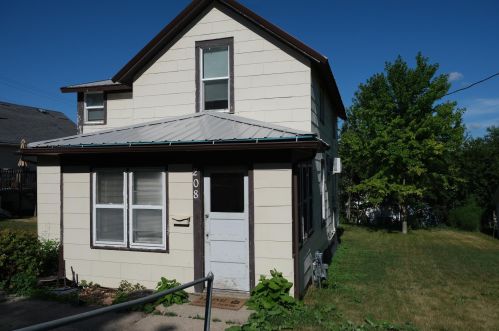 208 5th St, Jackson, MN 56143-1540
