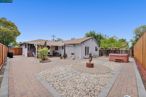 2378 Charlotte Ave, Concord CA  94518-2511 exterior