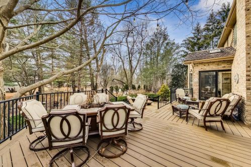 347 Willowood Ln, Willowbrook IL  60527-3900 exterior