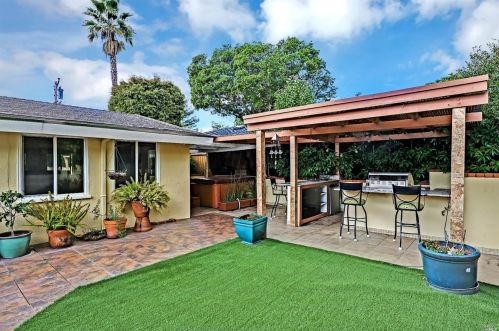 530 Las Colindas Rd, San Rafael, CA 94903-2444