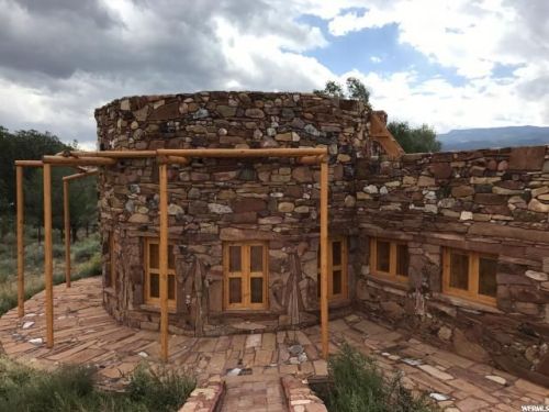 402 Main St, Torrey, UT 84775