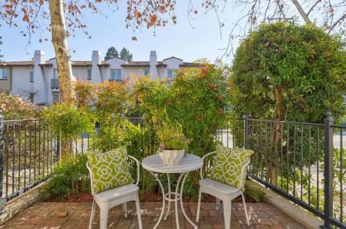 43 Cuesta Dr, Los Altos, CA 94022-3937