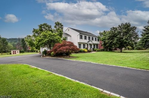4 Bayberry Ln, Dover, NJ 07869-3837