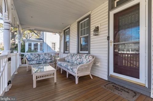 16 Charles St, Palmyra, NJ 08065-1813