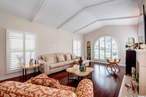 1151 Cedar St, Glendale CA  91207-1728 exterior
