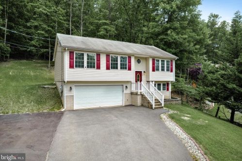 336 Windsong Rd, Harpers Ferry WV  25425-5485 exterior