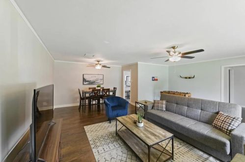 7001 Richlynn Ter, Fort Worth TX  76118-5119 exterior