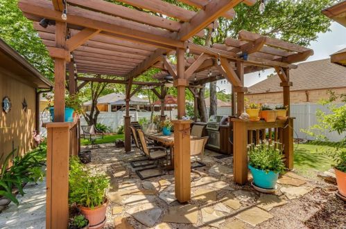 2517 Belmeade Dr, Carrollton TX 75006-2008 exterior