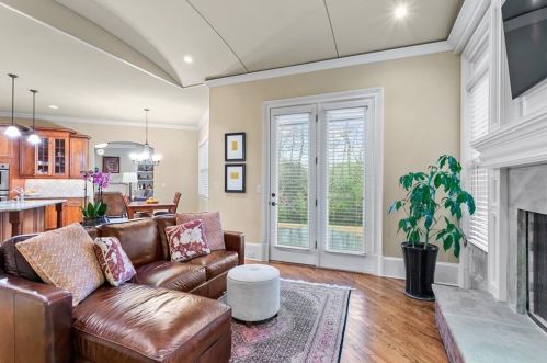 5850 Garber Dr, Atlanta GA  30328-5151 exterior