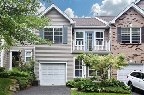 447 Santiago Ct, Mahwah, NJ 07430-2738