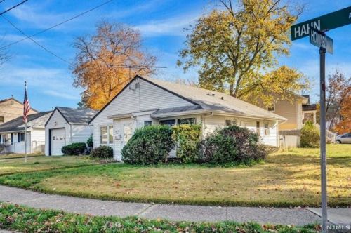 74 Hahn Ave, Rochelle Park, NJ 07662-3520