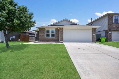 18516 Great Falls Dr, Webberville, TX 78653-5395