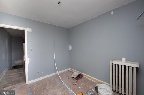 1070 Langham Ave, Camden NJ 08103-2818 exterior