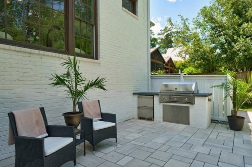 2799 Mabry Rd, Atlanta GA  30319-2828 exterior