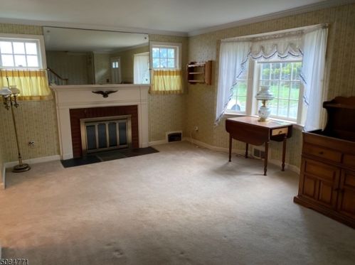 18 Crest Pl, Springfield, NJ 07081-1619