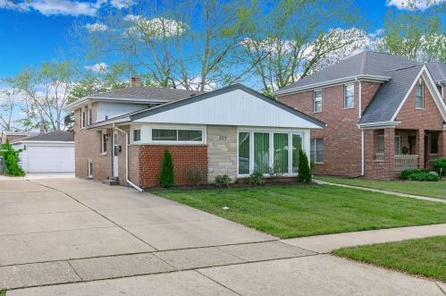 8658 Osceola Ave, Niles, IL 60714-2030