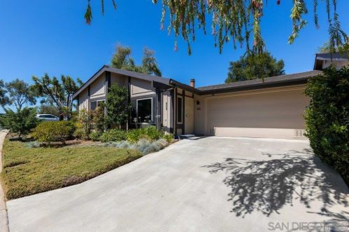 741 Nob Cir, Vista, CA 92084-3809
