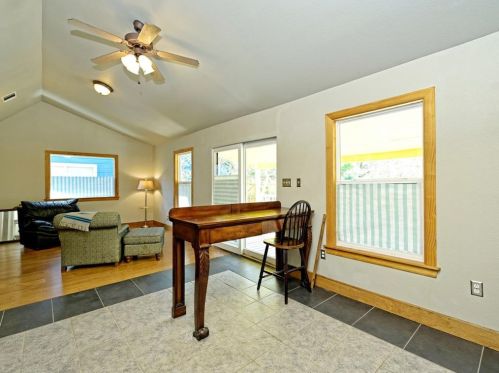 6107 Felix Ave, Austin TX  78741-3312 exterior