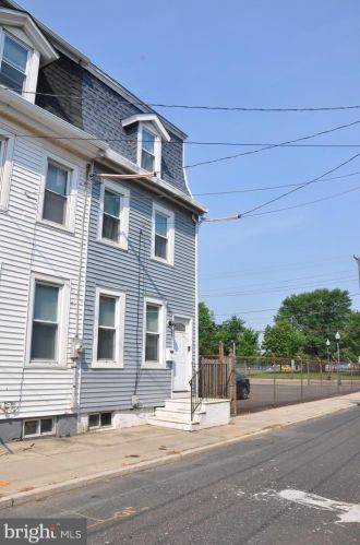 208 Orange St, Gloucester, NJ 08030-2033