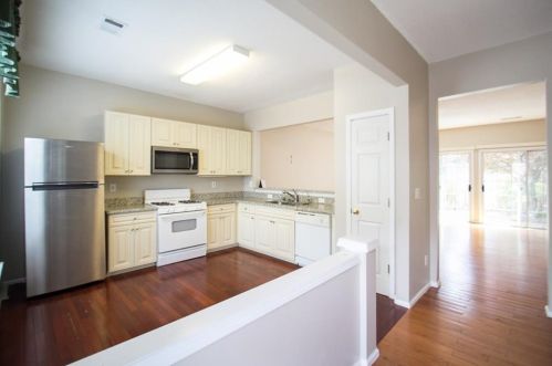 3764 Berkeley Xing, Duluth GA  30096-8088 exterior