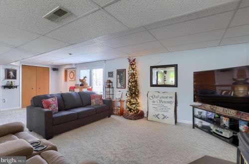 15 Rosewood Dr, Lancaster PA  17603-9329 exterior