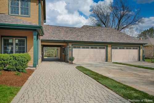 215 Grandview Ave, Glendale Heights, IL 60137-5529