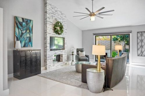 2687 Whitewater Club Dr, Palm Springs, CA 92262-2689
