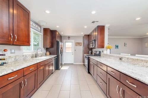 3702 Kingsway Ave, Anaheim CA  92804-4619 exterior