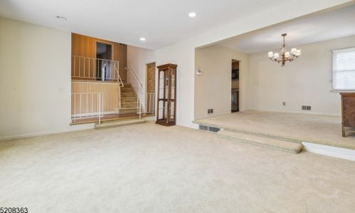 2 Green Ct, Cranford, NJ 07016-2906