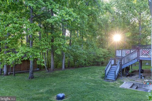 9009 Ridgely Dr, Lorton, VA 22079-3121