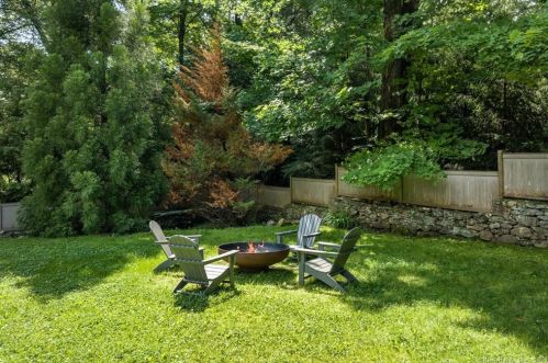 86 Lower Cross Rd, Greenwich CT  06831-3002 exterior
