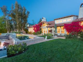 3315 Via Verde Ct, Calabasas, CA 91302-3085