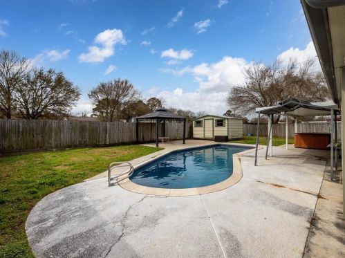 10822 Mesquite Dr, Morgans Point, TX 77571-4334