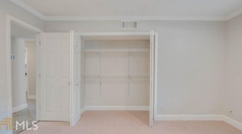 2 Finch Dr, Atlanta GA  30315-6502 exterior