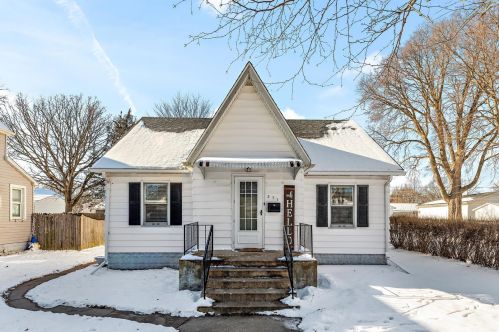 371 Prairie Ave, Bradley, IL 60915-1553
