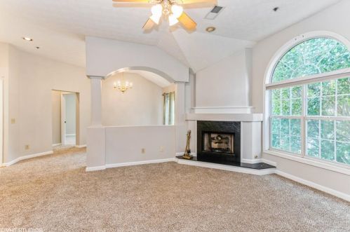 4250 Courtside Dr, Stone Mountain, GA 30083-1292