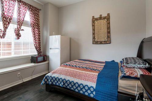 1802 Dew Vly Dr, Carrollton TX 75010-2008 exterior