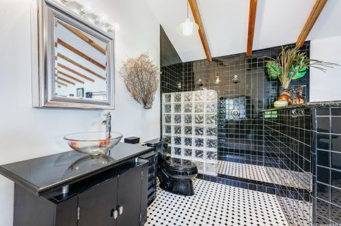 6815 Niumalu Loop, Honolulu HI  96825-1639 exterior
