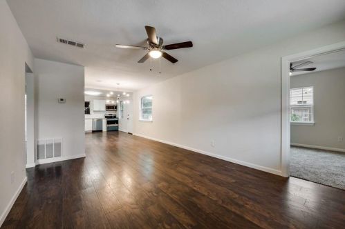 2928 Mitchell Blvd, Fort Worth TX  76105-4641 exterior