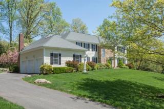 1 Byram Ct, Mendham, NJ 07945-2932