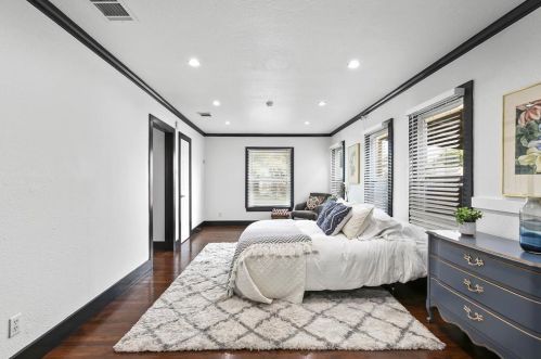 4247 Cresthaven Rd, Dallas TX  75209-3009 exterior