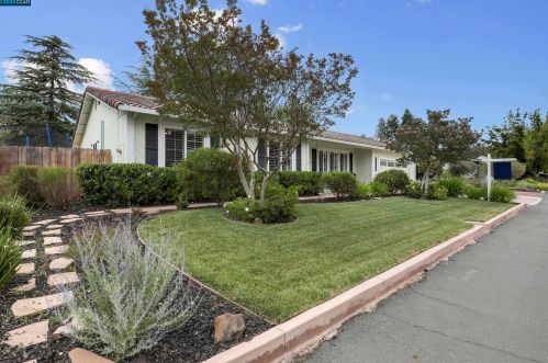 1833 Leo Ln, Concord CA  94521-2348 exterior