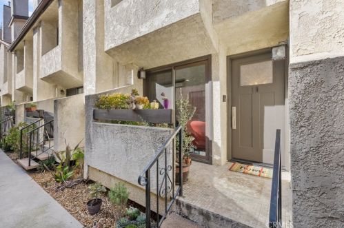 543 Stocker St, Glendale CA  91202-2269 exterior