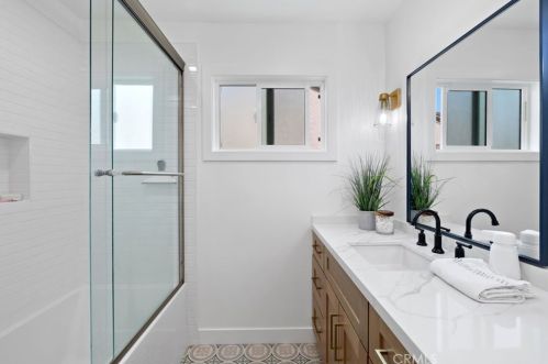 15005 Cranbrook Ave, Hawthorne CA  90250-8476 exterior
