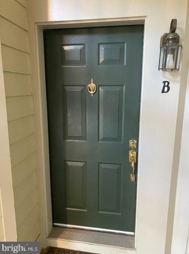 1304 Garden Wall Cir, Herndon, VA 20194-2029
