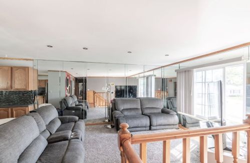 150 Springleaf Dr, Lemont, IL 60440-2725