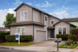 888 Holly Ln, Petaluma, CA 94952-2239