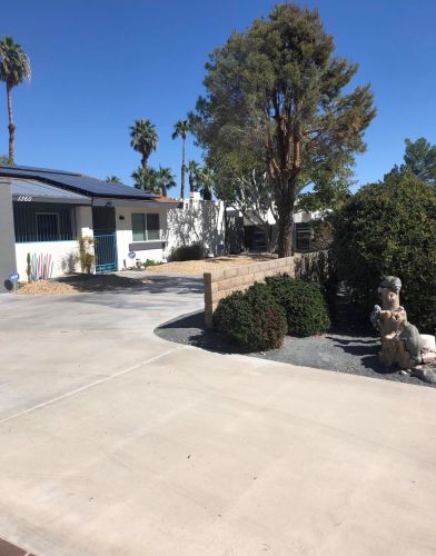 1360 Racquet Club Rd, Palm Springs, CA 92262-2318