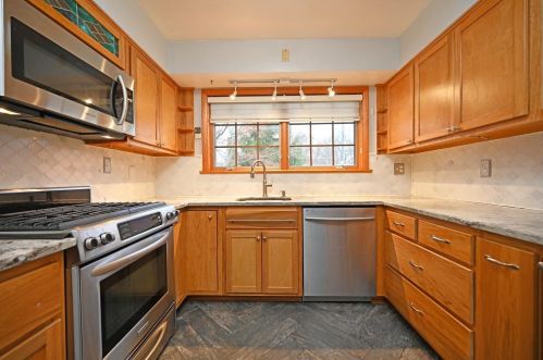 5124 Hagewa Dr, Cincinnati OH 45242-6247 exterior