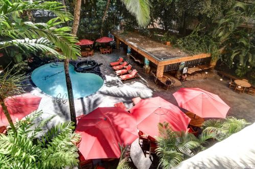 2425 Kuhio Ave, Honolulu HI  96815-3301 exterior